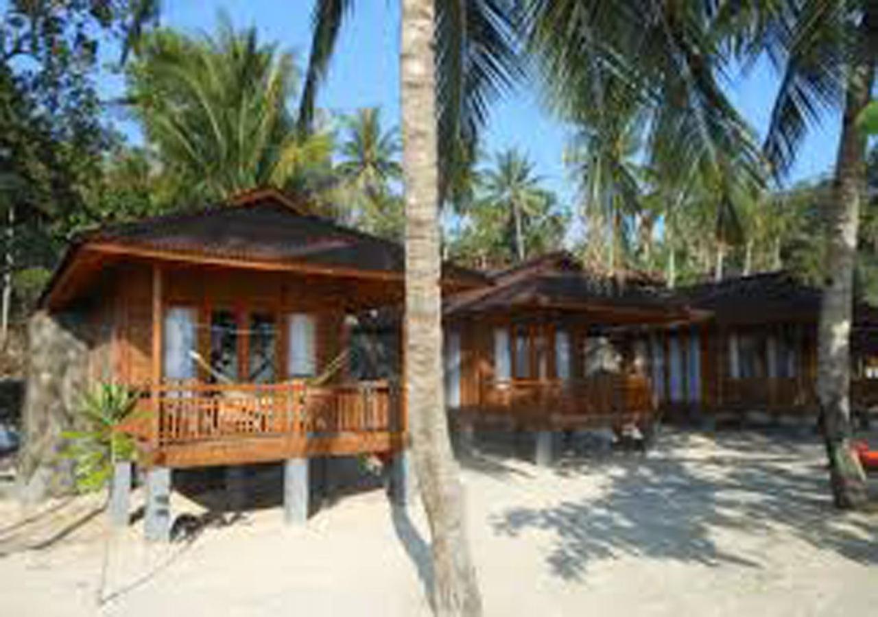 Bastianos Bangka Dive Resort Totohe Exterior photo